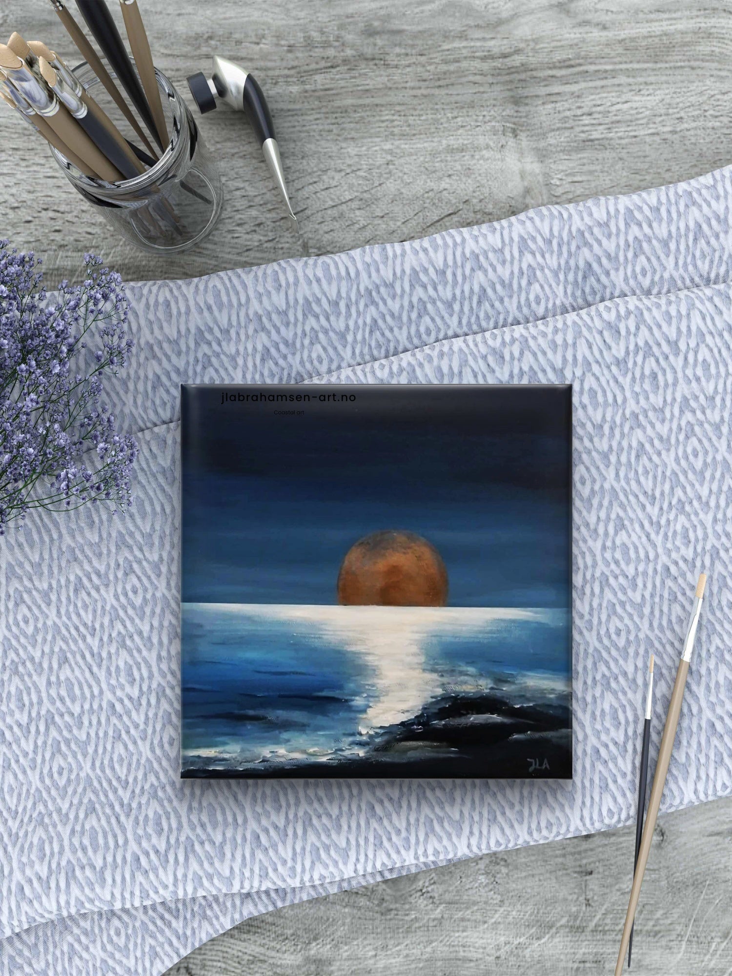 Peace of Mind håndmalt akrylmaleri 30x30 cm – måne over havet av JL Abrahamsen