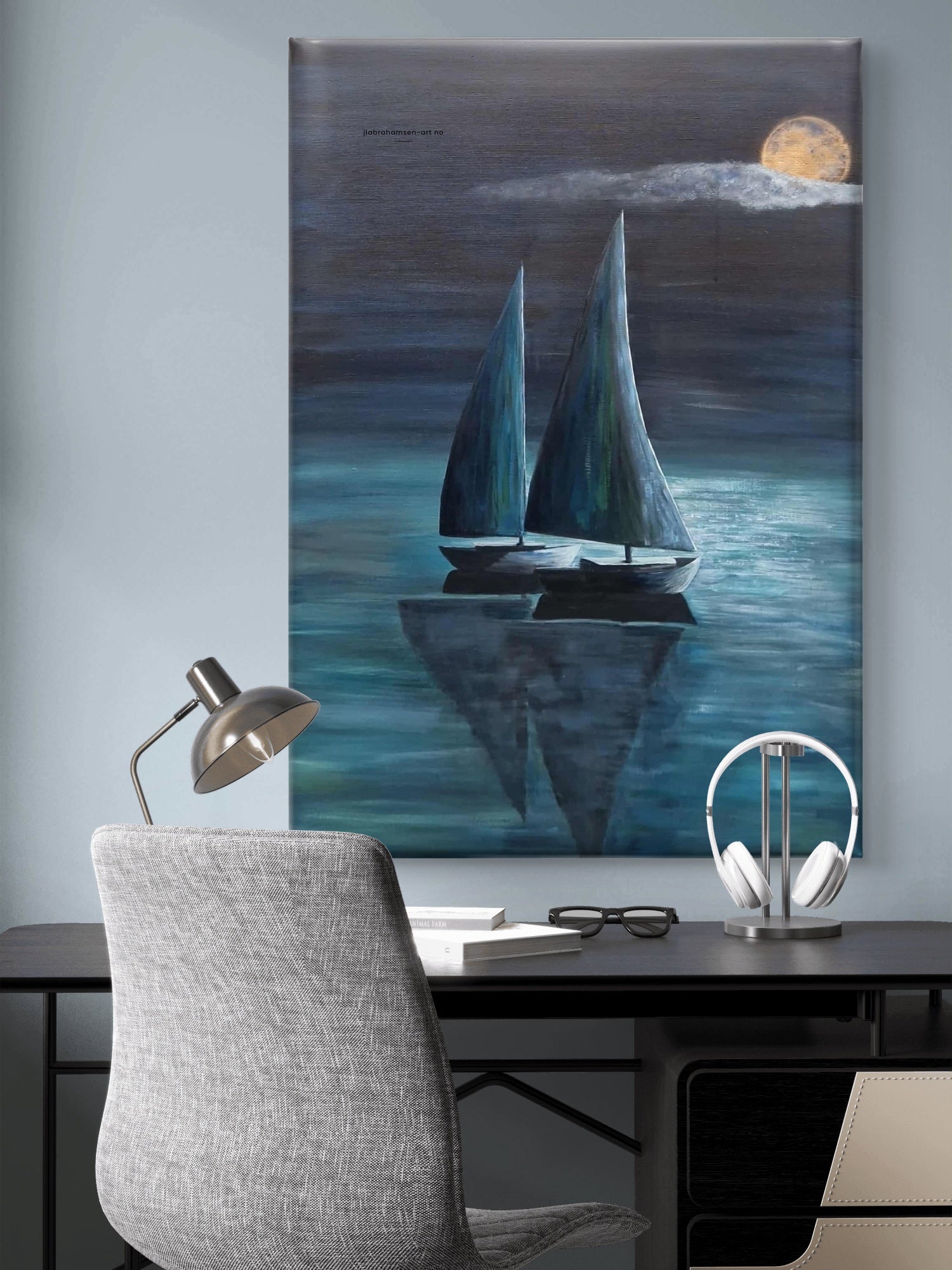 Calm Night original maleri 70x100 cm – to seilbåter i måneskinn av JL Abrahamsen til kontoret