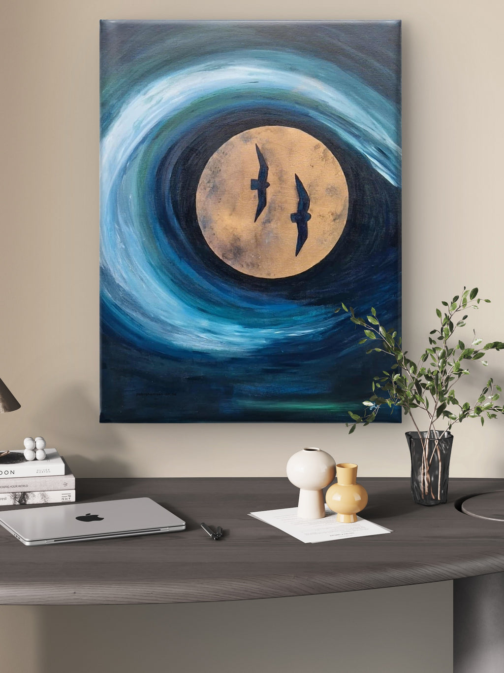 Original maleri "Luna" 60x80 cm av JL Abrahamsen – bølge rundt månen med to fugler, nordisk abstrakt kunst til kontoret