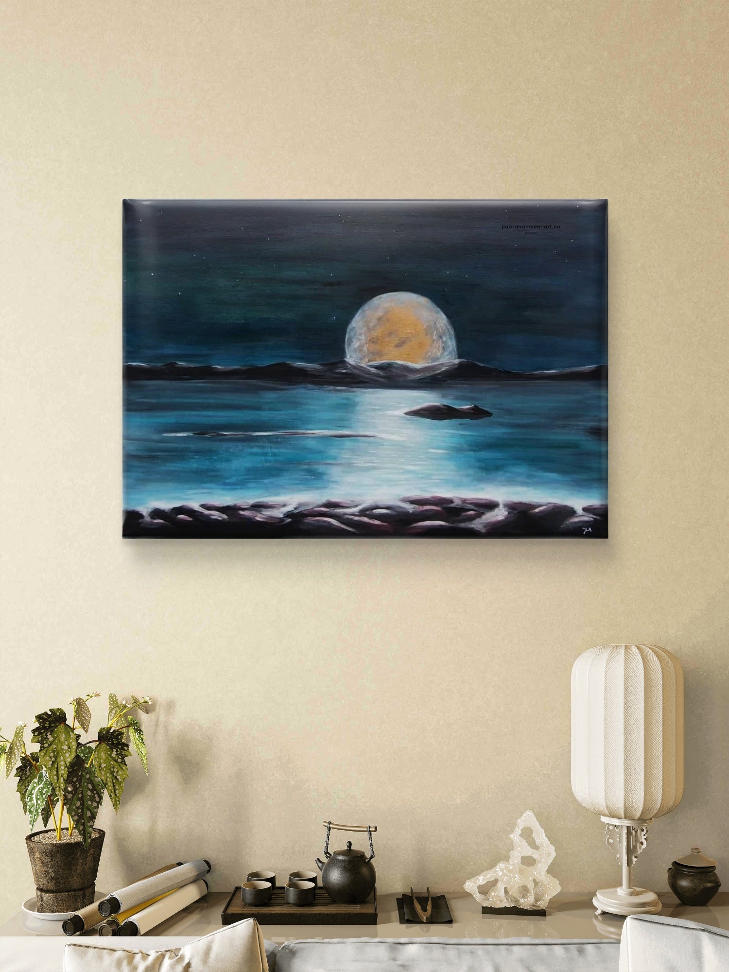 Original maleri "Moonlight" 70x100 cm  Abstrakt realistisk – månen står opp i horisonten over havet, nordisk maritim kunst av JL Abrahamsen til stuen.