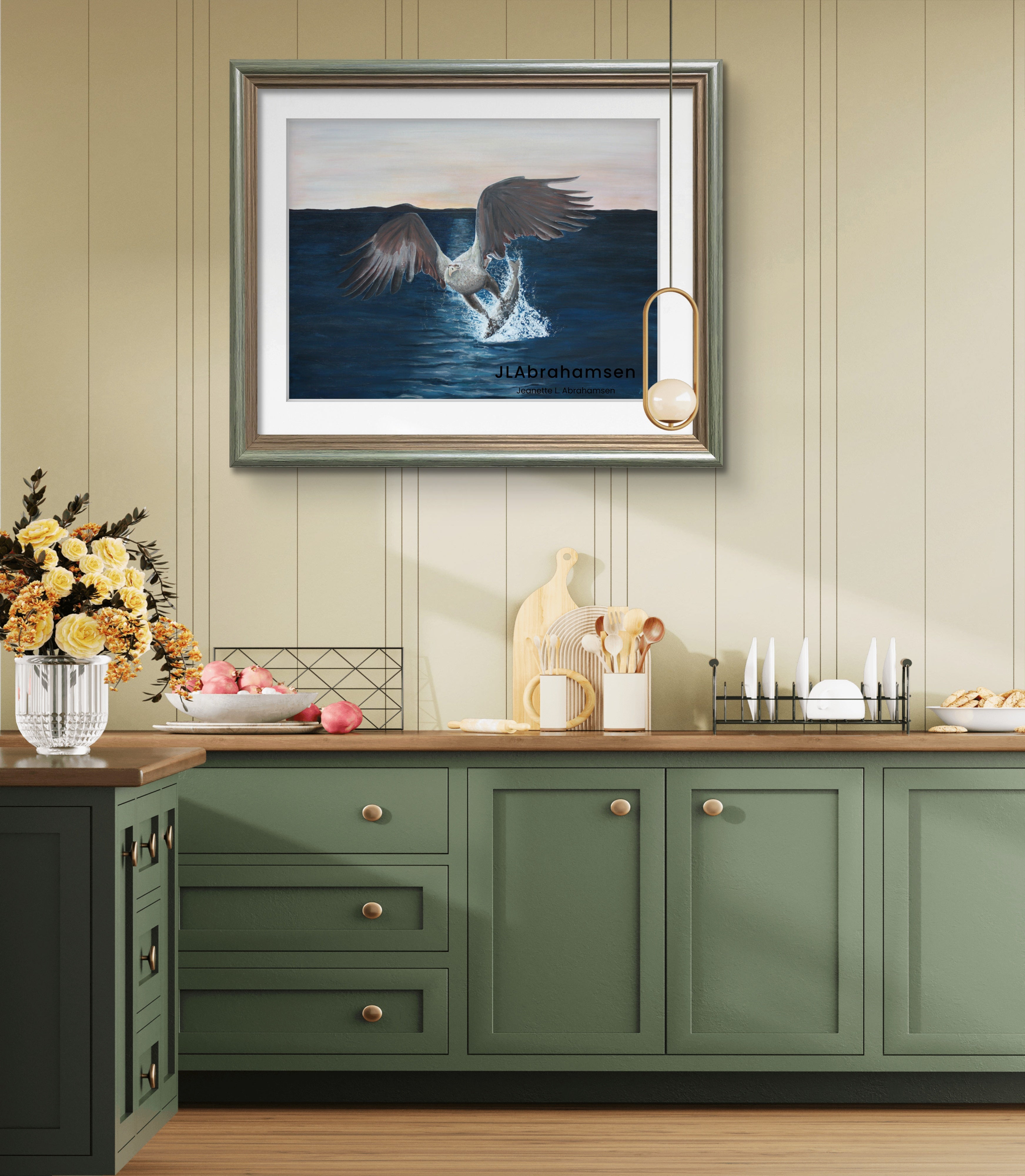 Signert kunstprint "Strength in Silence" av JL Abrahamsen – havørn fanger fisk i havet, nordisk natur  kunst til kjøkkenet