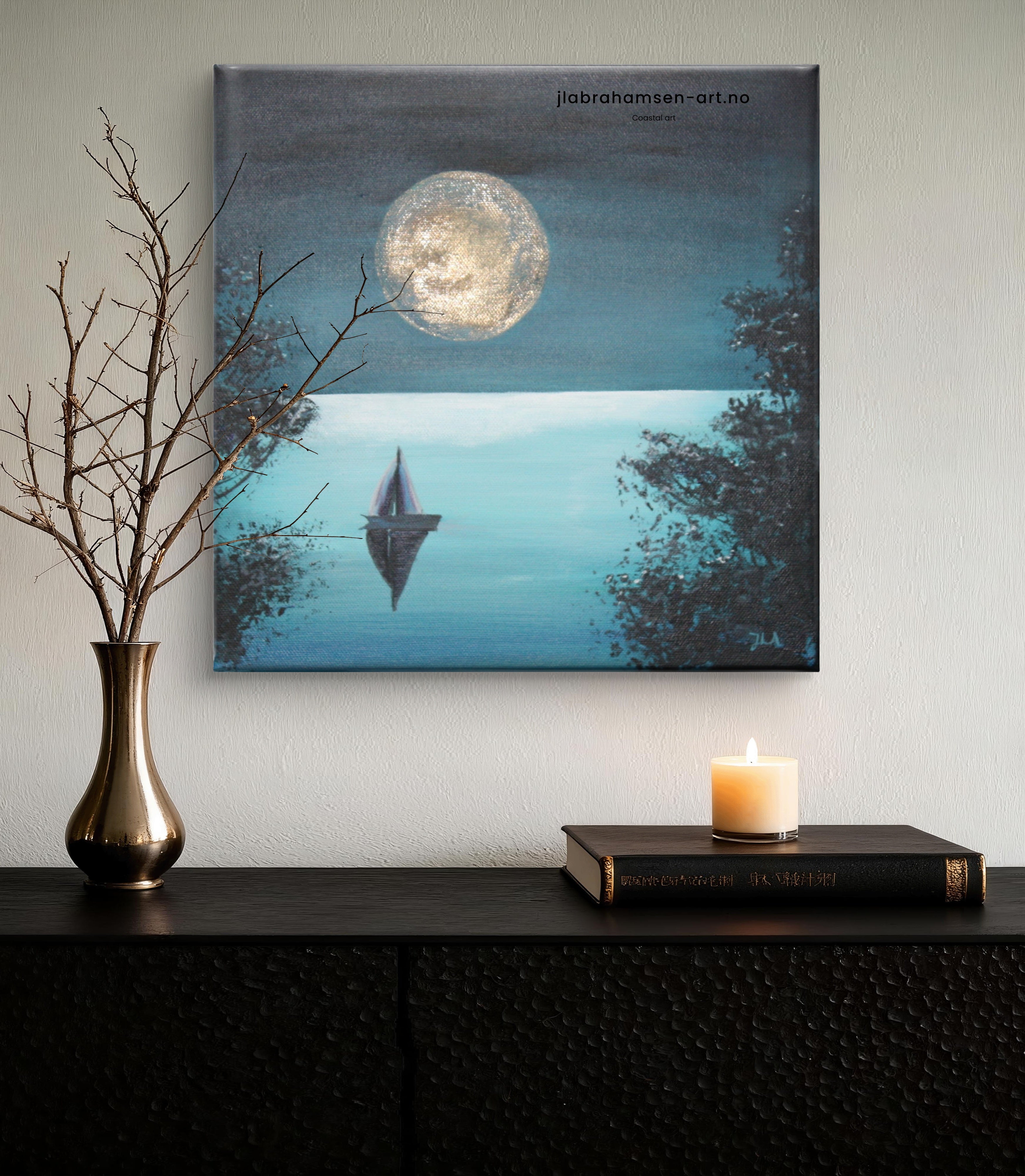 Original maleri "Silent Night" 30x30 cm av JL Abrahamsen – seilbåt på havet en stille natt med stor måne, nordisk maritim kunst til stuen 