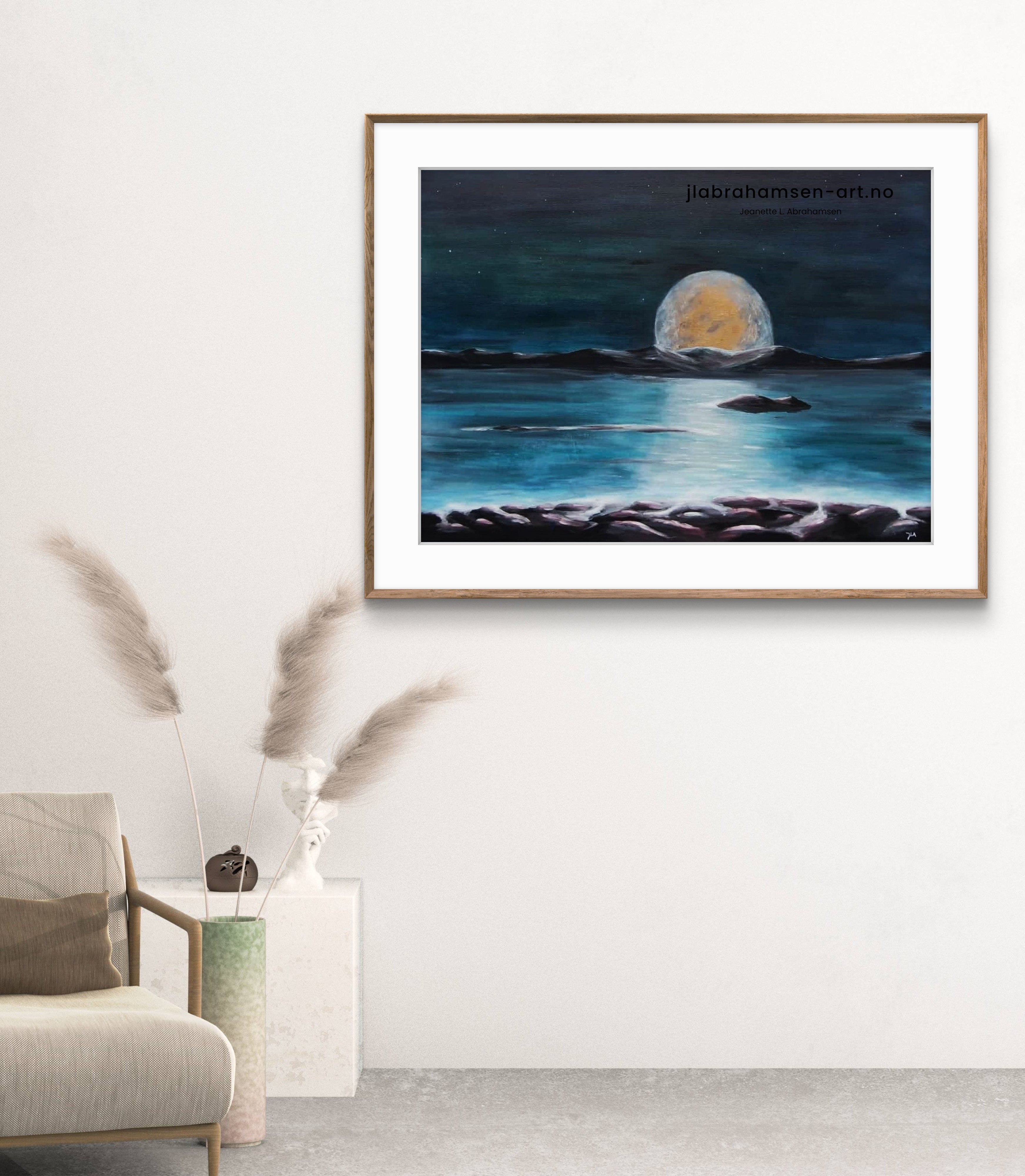 Signert kunstprint  "Moonlight" 70x100 cm – månen i horisonten over havet,  maritim kunst til stuen av norsk kunstner JL Abrahamsen. Abstrakt realisme i blåtoner.