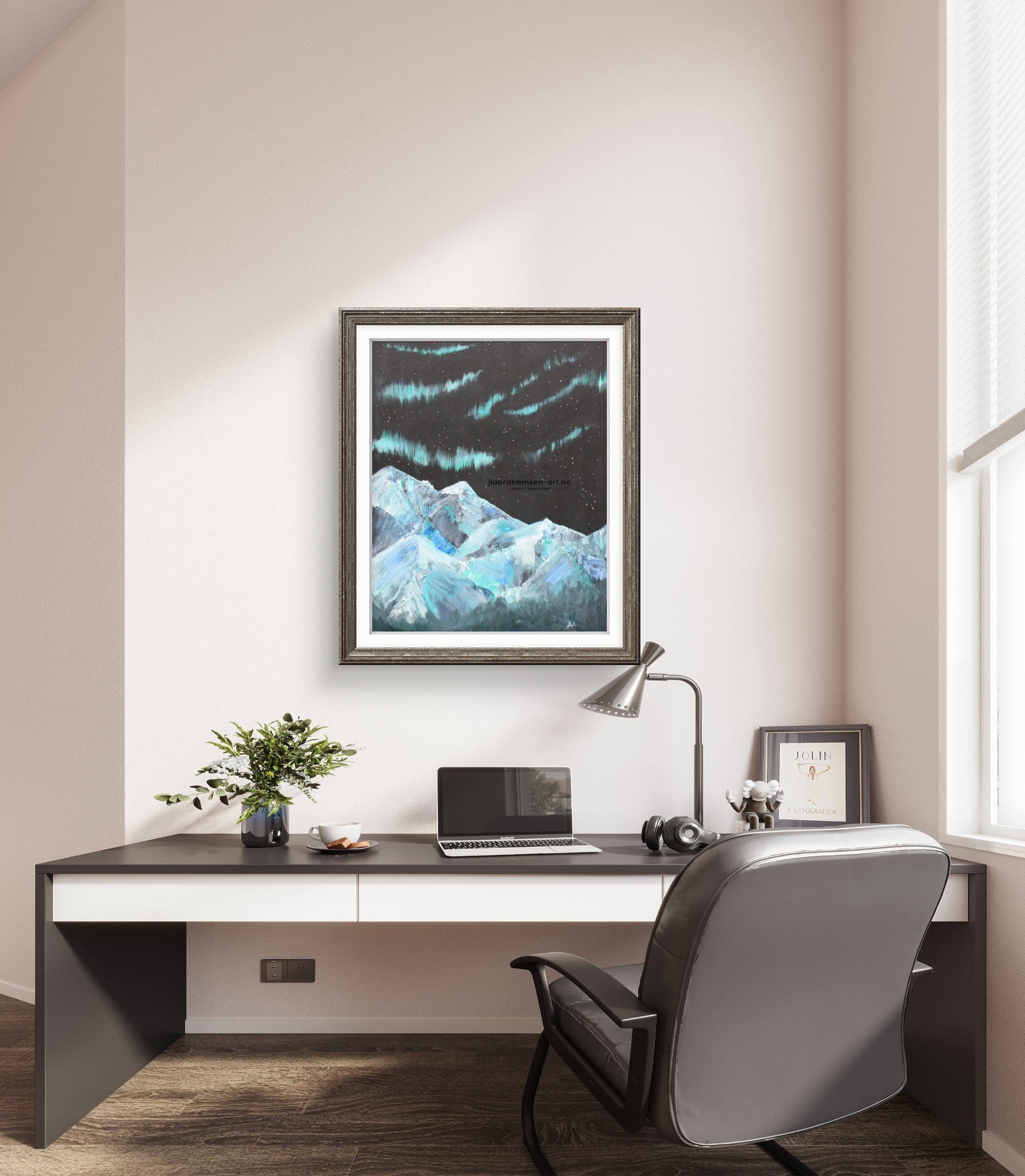 Signert kunstprint "Nordic Lights" 50x70 cm av JL Abrahamsen – nordlys over nordisk landskap, kunst til kontoret