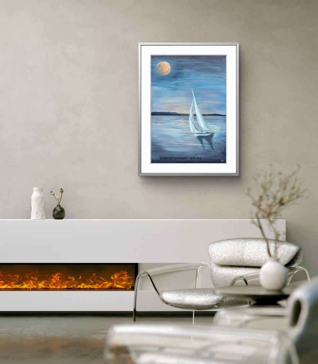 Signert kunstprint "Summer Night" 70x100 cm av JL Abrahamsen – seilbåt i måneskinn - rolig motiv til stuen. Calm art