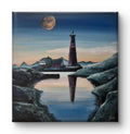 The Guardian akrylmaleri 30x30 cm – fyrtårn ved havet i måneskinn av JL Abrahamsen