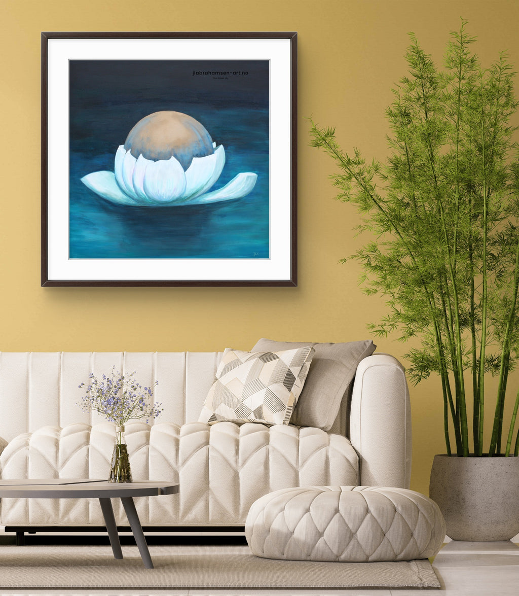 Signert kunstprint "The Water Lily" 90x90 cm av JL Abrahamsen – vakker vannlilje flyter på blågrønt vann