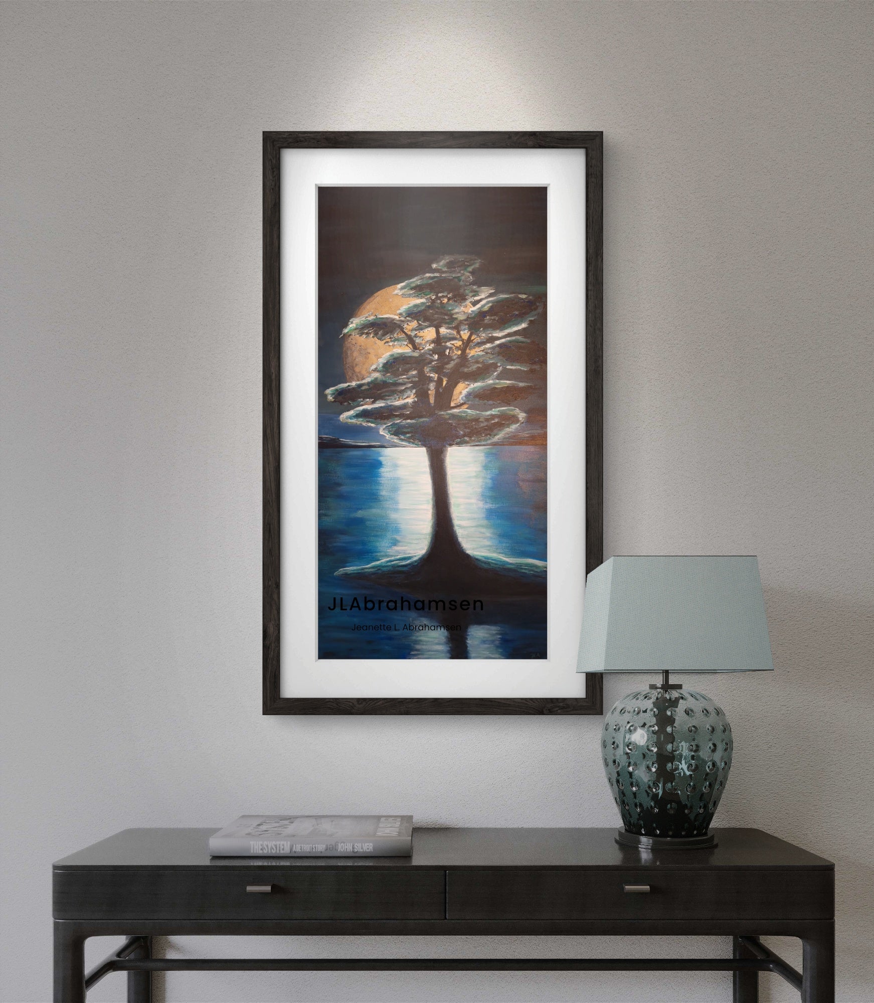Signert fine art print "Strong Roots" 50x100 cm av JL Abrahamsen – tre ved vann i månelys, mystisk og blåtoner