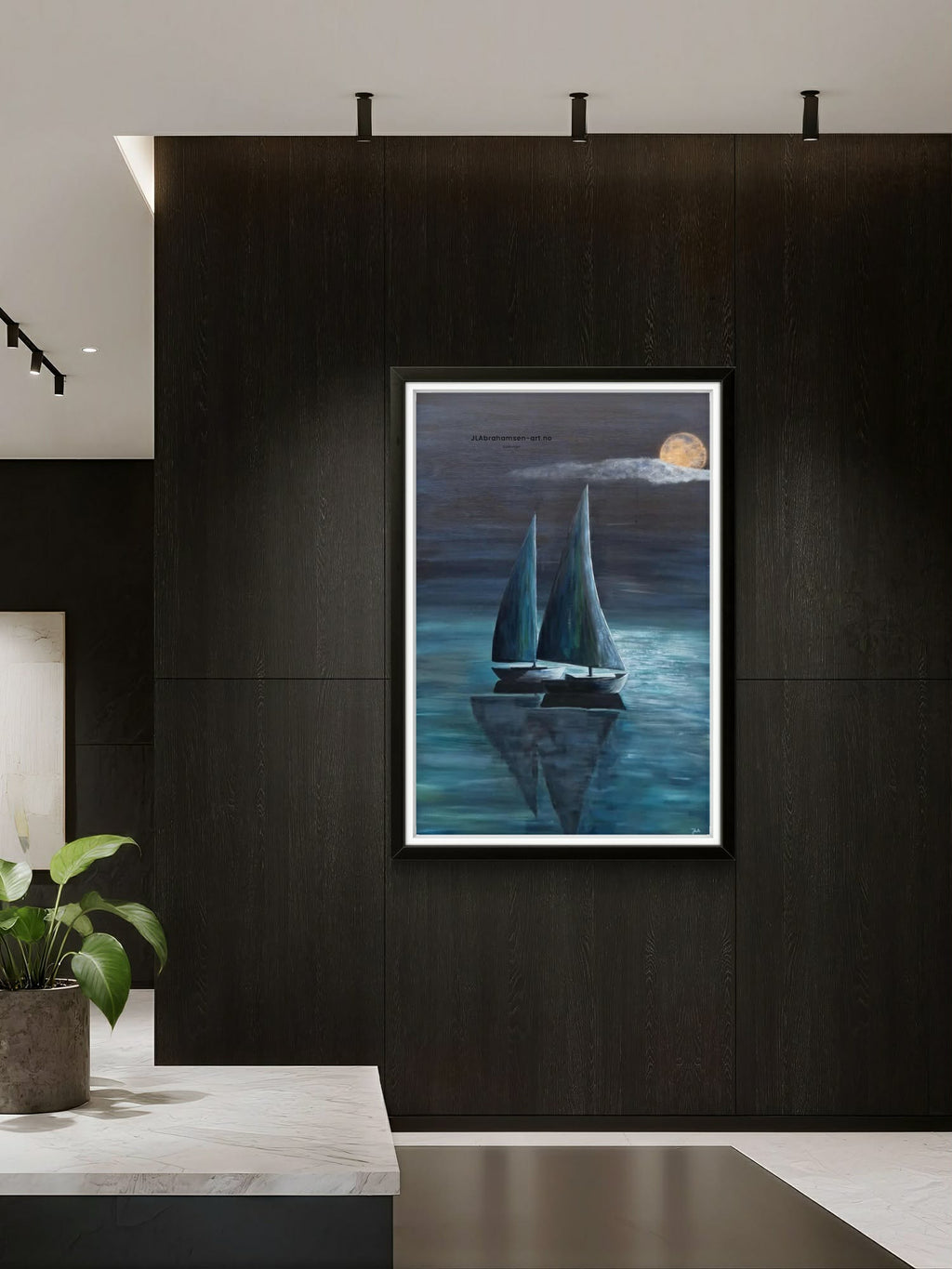 Blått kunst print av Calm Night 70x100 cm – to seilbåter i måneskinn av bergensk  kunstner JL Abrahamsen. Fredelig, stemningsfullt og maritim kunst til hjem. Calm art