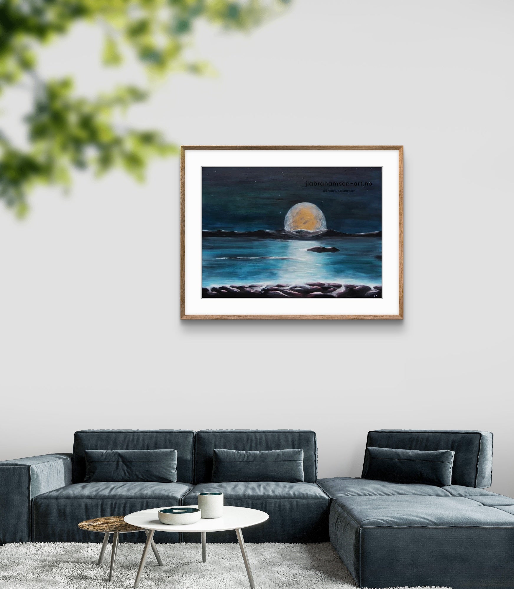 Signert kunstprint  "Moonlight" 70x100 cm – månen i horisonten over havet,  maritim kunst til stuen av norsk kunstner JL Abrahamsen. Abstrakt realisme i blåtoner.