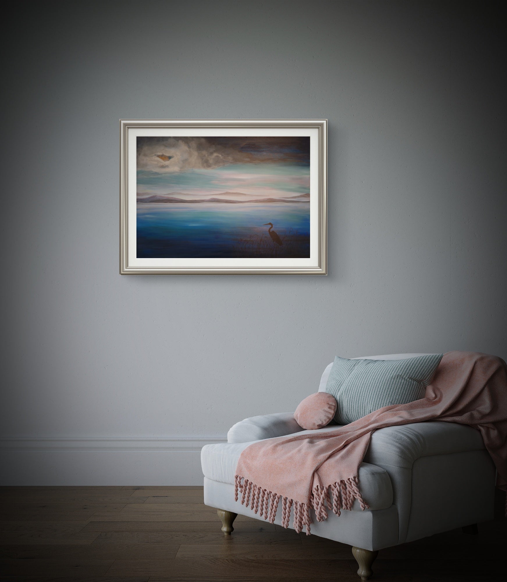 Signert kunstprint "Patience" 70x100 cm av bergensk kunstner JL Abrahamsen – hegre ved vannkanten i blåtoner med skodde. Perfekt til stuen